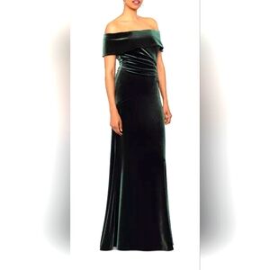 NWOT Xscape Dark Green Floor Length Velvet Evening Dress/ Gown Sz 10